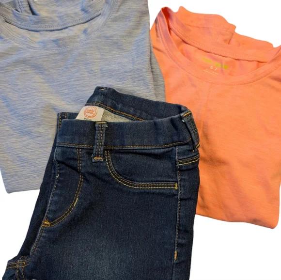 3pc bundle jeans and two short sleeve tees size 7/8 - Picture 6 of 6